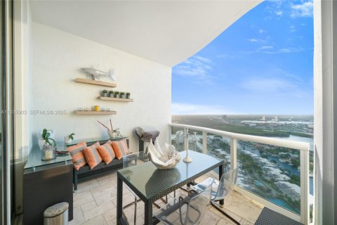 Condo in Sunny Isles Beach, Florida, 2 bedrooms  № 1994091 - photo 9