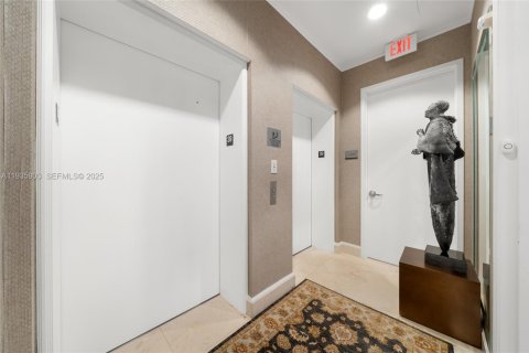 Condo in Sunny Isles Beach, Florida, 2 bedrooms  № 1994091 - photo 29