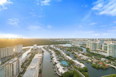 Condo in Sunny Isles Beach, Florida, 2 bedrooms  № 1994091 - photo 26