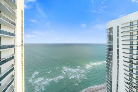 Condo in Sunny Isles Beach, Florida, 2 bedrooms  № 1994091 - photo 27