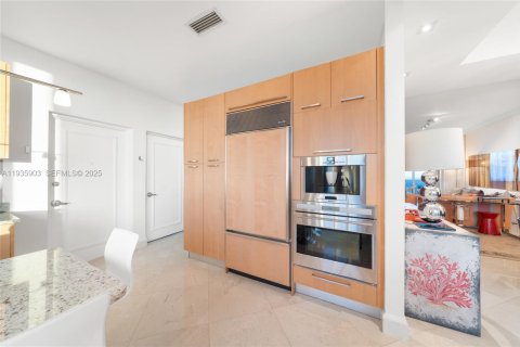 Condo in Sunny Isles Beach, Florida, 2 bedrooms  № 1994091 - photo 7