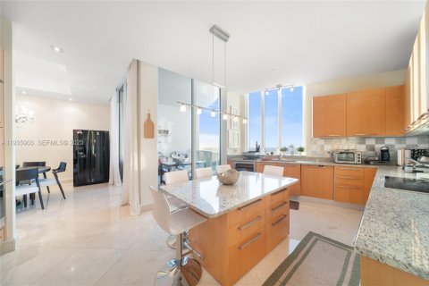 Condo in Sunny Isles Beach, Florida, 2 bedrooms  № 1994091 - photo 8