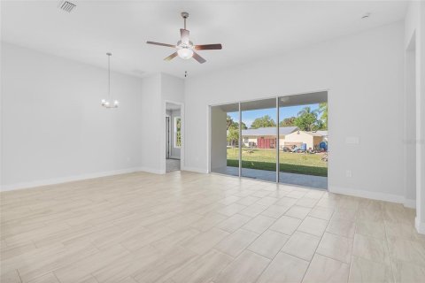 House in Geneva, Florida 4 bedrooms, 207.54 sq.m. № 1740646 - photo 10