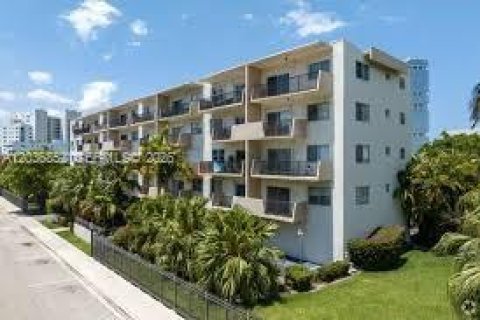 Condominio en alquiler en Sunny Isles Beach, Florida, 2 dormitorios, 91.97 m2 № 2154068 - foto 2