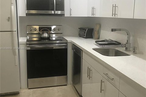 Condominio en alquiler en Sunny Isles Beach, Florida, 2 dormitorios, 91.97 m2 № 2154068 - foto 4