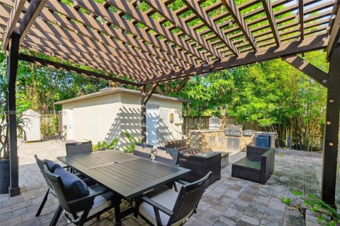 House in North Miami, Florida 3 bedrooms, 121.14 sq.m. № 2243929 - photo 29