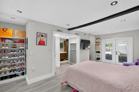 House in North Miami, Florida 3 bedrooms, 121.14 sq.m. № 2243929 - photo 25