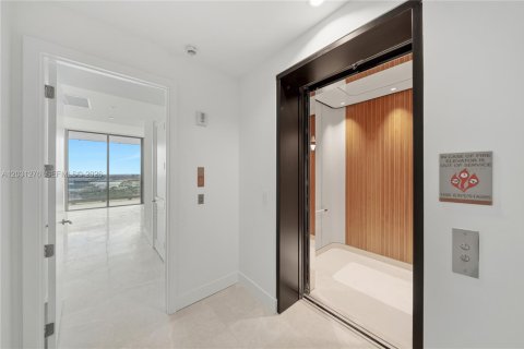 Condo in Miami, Florida, 3 bedrooms  № 2258065 - photo 30