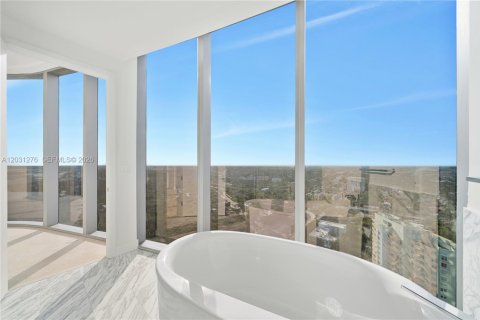 Condo in Miami, Florida, 3 bedrooms  № 2258065 - photo 21