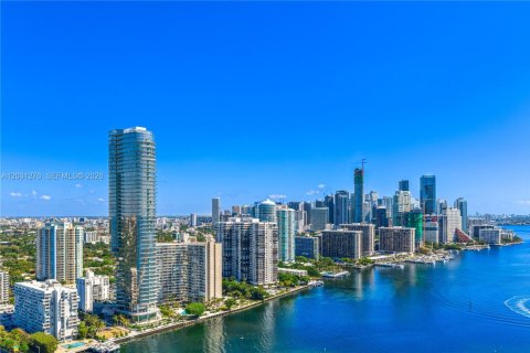 Condo in Miami, Florida, 3 bedrooms  № 2258065 - photo 11