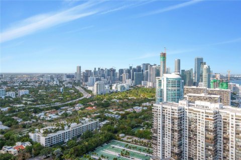 Condo in Miami, Florida, 3 bedrooms  № 2258065 - photo 25