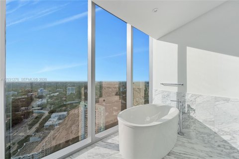 Condo in Miami, Florida, 3 bedrooms  № 2258065 - photo 20