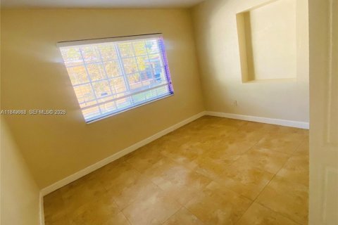Casa en alquiler en Miami, Florida, 3 dormitorios, 102.19 m2 № 1961564 - foto 14