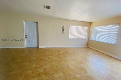 Снять в аренду виллу или дом в Майами, Флорида 3 спальни, 102.19м2, № 1961564 - фото 10