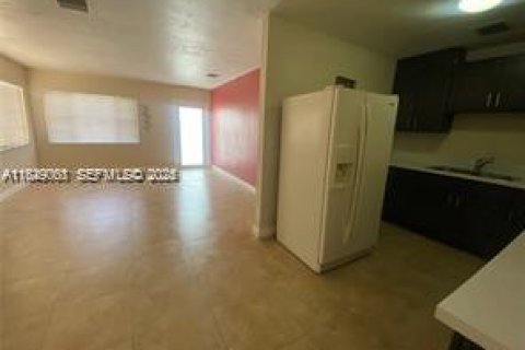 Снять в аренду виллу или дом в Майами, Флорида 3 спальни, 102.19м2, № 1961564 - фото 9