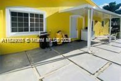 Villa ou maison à louer à Miami, Floride: 3 chambres, 102.19 m2 № 1961564 - photo 7