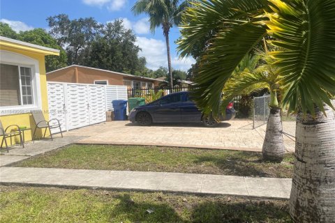Villa ou maison à louer à Miami, Floride: 3 chambres, 102.19 m2 № 1961564 - photo 4