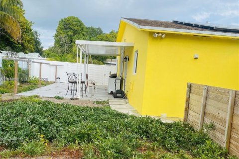 Casa en alquiler en Miami, Florida, 3 dormitorios, 102.19 m2 № 1961564 - foto 20