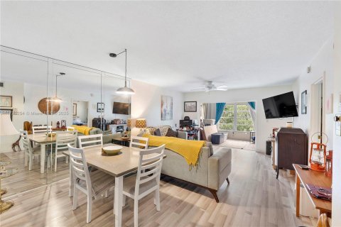 Купить кондоминиум в Маргит, Флорида 2 спальни, 86.4м2, № 1957839 - фото 5