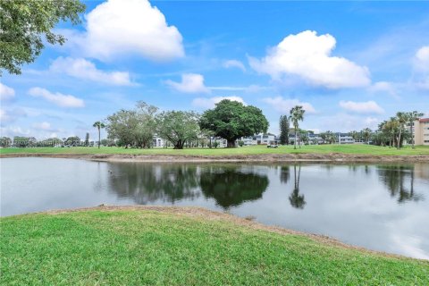 Купить кондоминиум в Маргит, Флорида 2 спальни, 86.4м2, № 1957839 - фото 14