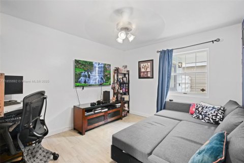 Casa en venta en Miami, Florida, 3 dormitorios, 161.09 m2 № 1877785 - foto 24