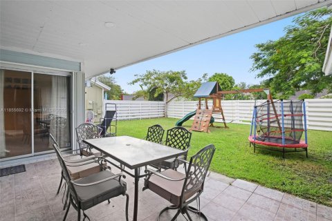 Casa en venta en Miami, Florida, 3 dormitorios, 161.09 m2 № 1877785 - foto 13