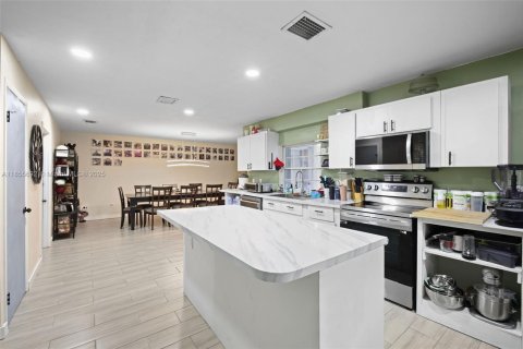 Casa en venta en Miami, Florida, 3 dormitorios, 161.09 m2 № 1877785 - foto 6