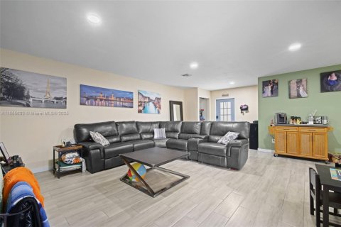 Casa en venta en Miami, Florida, 3 dormitorios, 161.09 m2 № 1877785 - foto 4