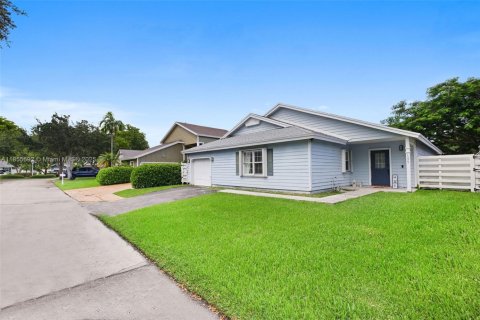 Casa en venta en Miami, Florida, 3 dormitorios, 161.09 m2 № 1877785 - foto 2