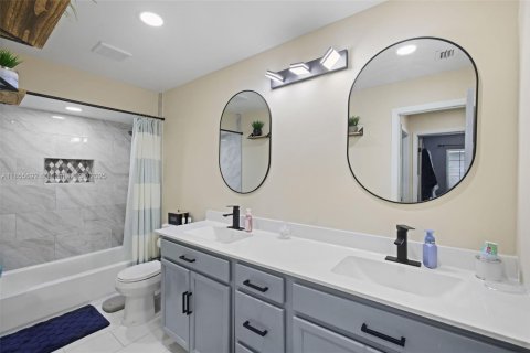 Casa en venta en Miami, Florida, 3 dormitorios, 161.09 m2 № 1877785 - foto 27