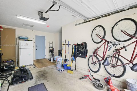 Casa en venta en Miami, Florida, 3 dormitorios, 161.09 m2 № 1877785 - foto 29