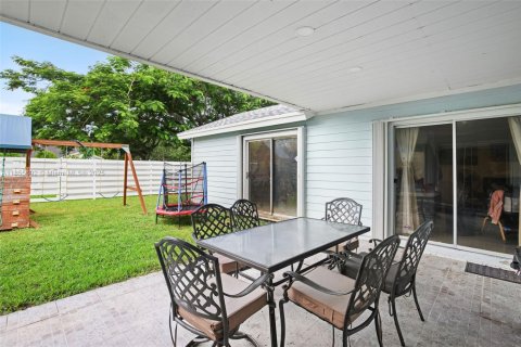 Casa en venta en Miami, Florida, 3 dormitorios, 161.09 m2 № 1877785 - foto 14