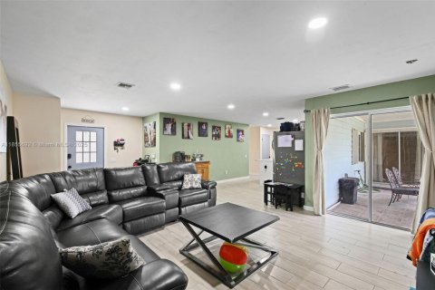Casa en venta en Miami, Florida, 3 dormitorios, 161.09 m2 № 1877785 - foto 5