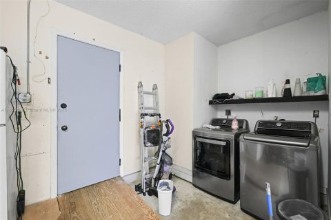 Casa en venta en Miami, Florida, 3 dormitorios, 161.09 m2 № 1877785 - foto 30