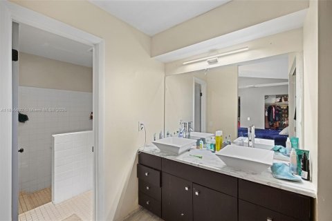 Casa en venta en Miami, Florida, 3 dormitorios, 161.09 m2 № 1877785 - foto 22