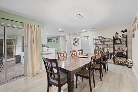Casa en venta en Miami, Florida, 3 dormitorios, 161.09 m2 № 1877785 - foto 12