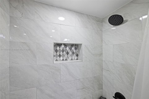 Casa en venta en Miami, Florida, 3 dormitorios, 161.09 m2 № 1877785 - foto 28