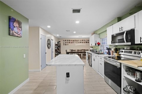 Casa en venta en Miami, Florida, 3 dormitorios, 161.09 m2 № 1877785 - foto 7