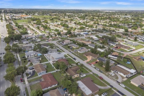 Снять в аренду виллу или дом в Майами-Гарденс, Флорида 3 спальни, 125.05м2, № 1946134 - фото 29