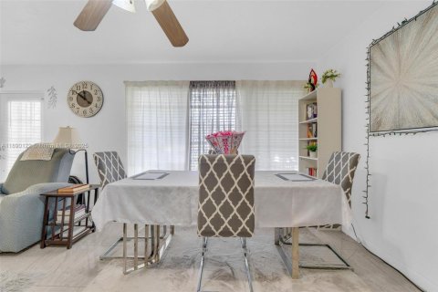 Снять в аренду виллу или дом в Майами-Гарденс, Флорида 3 спальни, 125.05м2, № 1946134 - фото 15