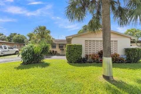 Снять в аренду виллу или дом в Майами-Гарденс, Флорида 3 спальни, 125.05м2, № 1946134 - фото 12