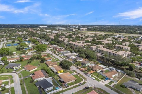 Снять в аренду виллу или дом в Майами-Гарденс, Флорида 3 спальни, 125.05м2, № 1946134 - фото 28