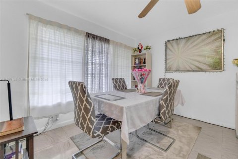 Снять в аренду виллу или дом в Майами-Гарденс, Флорида 3 спальни, 125.05м2, № 1946134 - фото 16