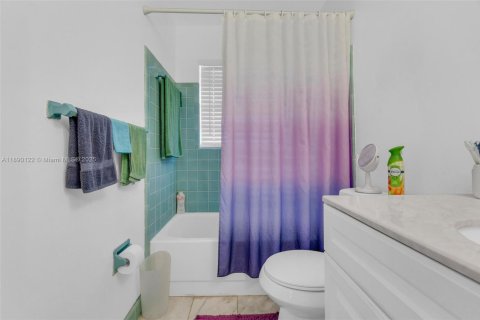 Снять в аренду виллу или дом в Майами-Гарденс, Флорида 3 спальни, 125.05м2, № 1946134 - фото 24