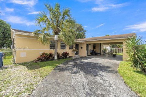 Снять в аренду виллу или дом в Майами-Гарденс, Флорида 3 спальни, 125.05м2, № 1946134 - фото 13