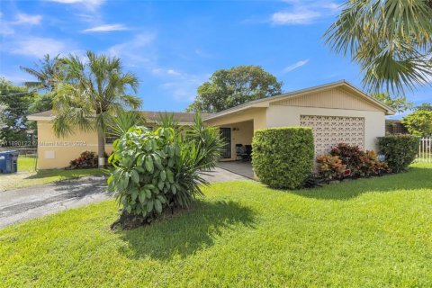 Снять в аренду виллу или дом в Майами-Гарденс, Флорида 3 спальни, 125.05м2, № 1946134 - фото 5