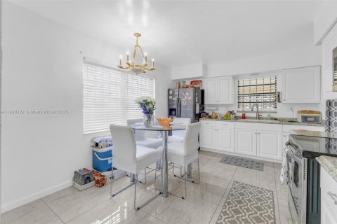 Снять в аренду виллу или дом в Майами-Гарденс, Флорида 3 спальни, 125.05м2, № 1946134 - фото 6
