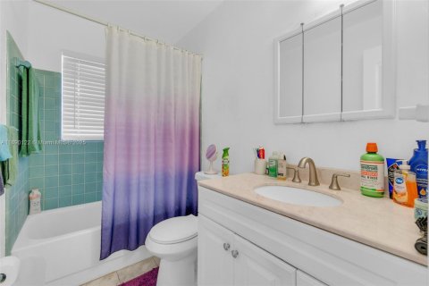 Снять в аренду виллу или дом в Майами-Гарденс, Флорида 3 спальни, 125.05м2, № 1946134 - фото 23