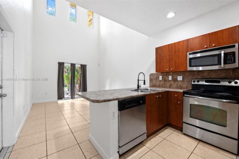 Townhouse in Miami, Florida 2 bedrooms, 134.8 sq.m. № 1920035 - photo 5