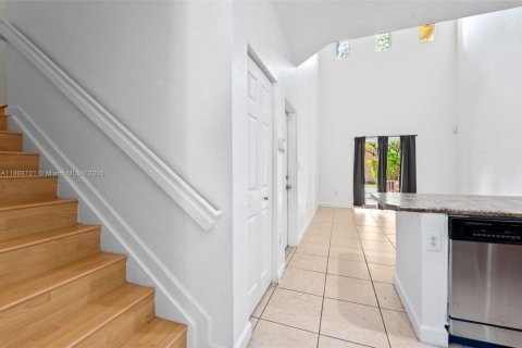 Townhouse in Miami, Florida 2 bedrooms, 134.8 sq.m. № 1920035 - photo 4